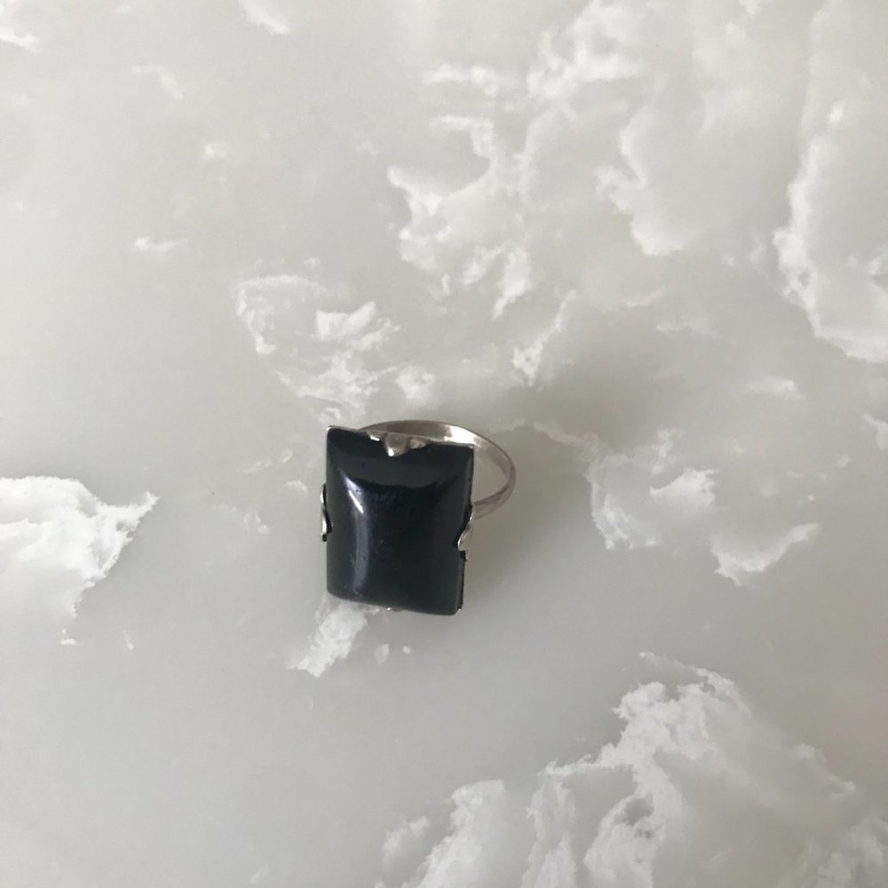 Vintage 1920s (est) sterling silver with black stone ring *imperfect*
